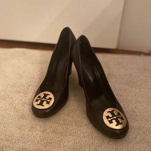 Tory Burch Black Leather Logo Pumps